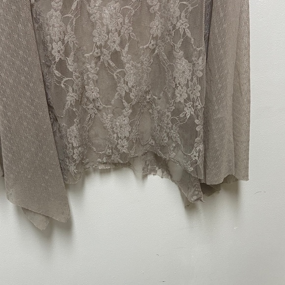 Abercrombie & Fitch Lace Detail Blouse in Taupe - Picture 4 of 4